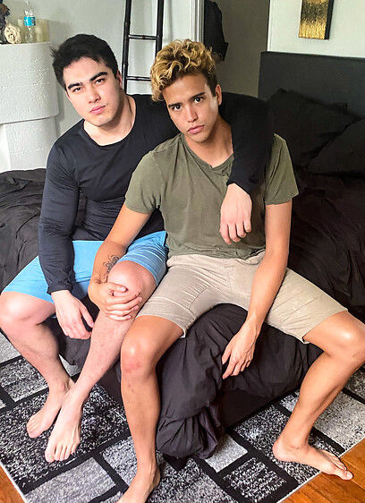Bromo Axel Kane, Johnny Bandera