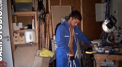 Lustful gay amateurs Diego Delavega & Sunny Blue fuck in the workshop