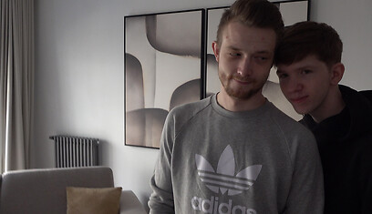 CUTE EAST LONDON FUCKS DUTCH SPANDEX INTO THE SOFA